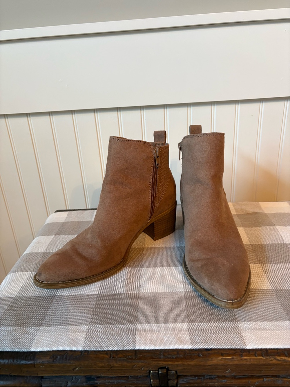 Universal Thread Women's Tan Faux Suede Ankle Boots 7.5